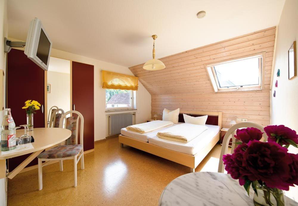 Hotel Gasthof Roessle Роттенбург Номер фото